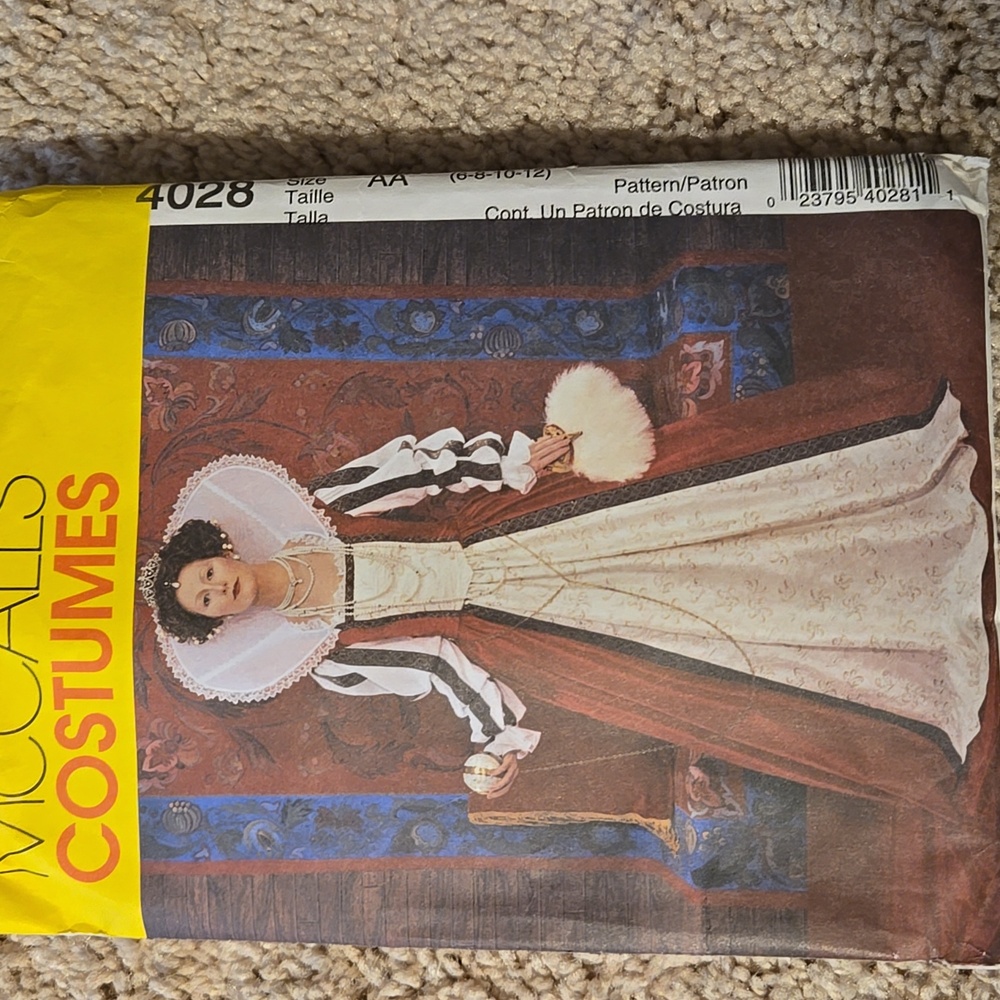 McCall's Elizabethan Costume Pattern 4028. Sizes 6 - 12.